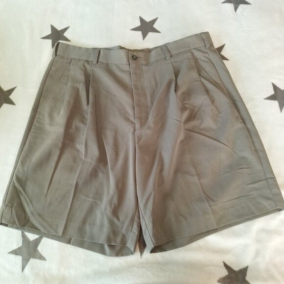 Izod Mens 38 Olive Green Pleated Front Shorts Bermuda 100% Polyester Golf - Picture 1 of 9